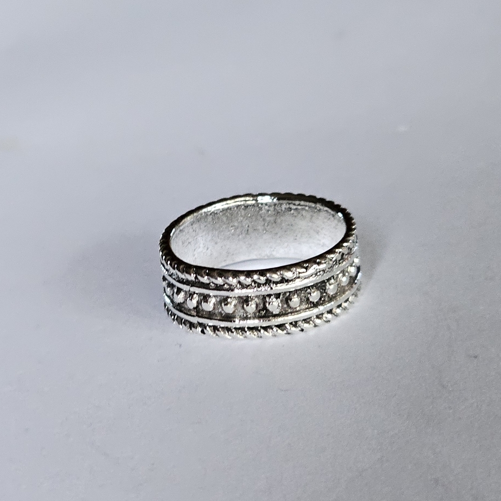 WEAR FOREVER FASHION SILVER BULLET ETERNITY BAND NEW SIZE 5 SILVER RING - Picture 4 of 5